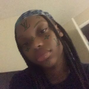 Meet your Posher, Ava